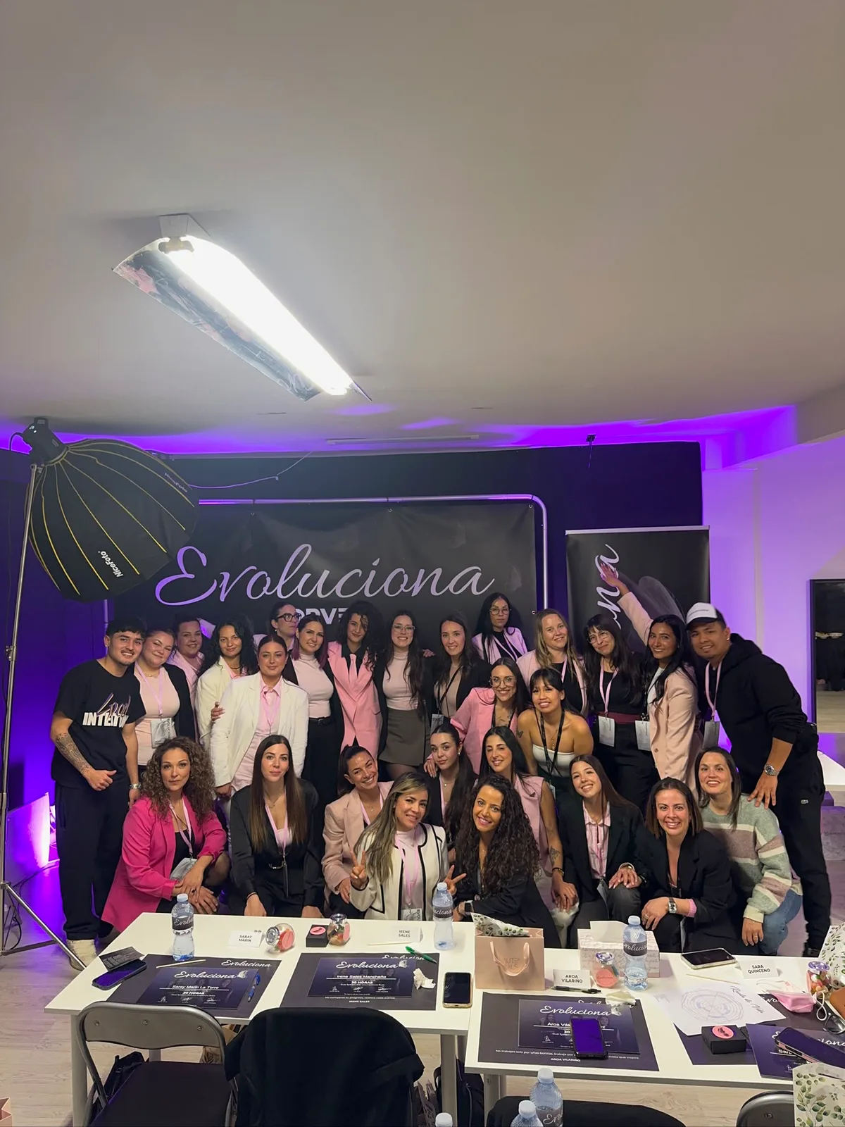 Foto de grupo de las asistentes y formadoras en la última edición de Evoluciona
